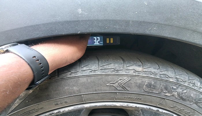 2016 Hyundai Creta SX (O) 1.6 DIESEL, Diesel, Manual, 2,11,979 km, tyre