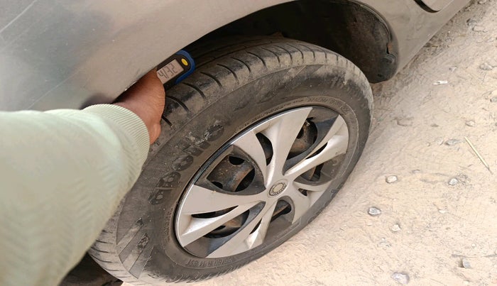 2016 Maruti Swift VDI, Diesel, Manual, 2,39,312 km, tyre