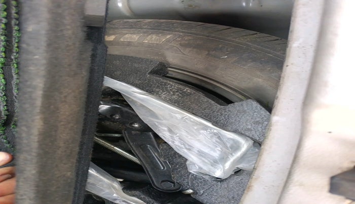 2021 Mahindra XUV300 W8 (O) 1.5 DIESEL, Diesel, Manual, 1,20,352 km, tyre