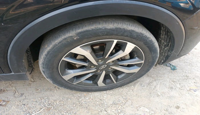 2021 Mahindra XUV300 W8 (O) 1.5 DIESEL, Diesel, Manual, 1,20,352 km, tyre