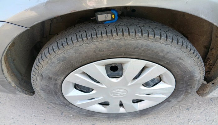 2015 Maruti Swift Dzire VXI, Petrol, Manual, 90,163 km, tyre