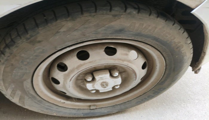 2018 Hyundai Eon ERA +, Petrol, Manual, 1,69,148 km, tyre