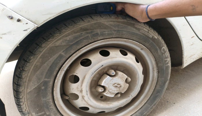 2018 Hyundai Eon ERA +, Petrol, Manual, 1,69,148 km, tyre