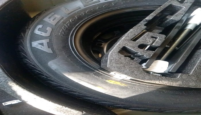 2012 Volkswagen Vento HIGHLINE DIESEL 1.6, Diesel, Manual, 73,826 km, tyre