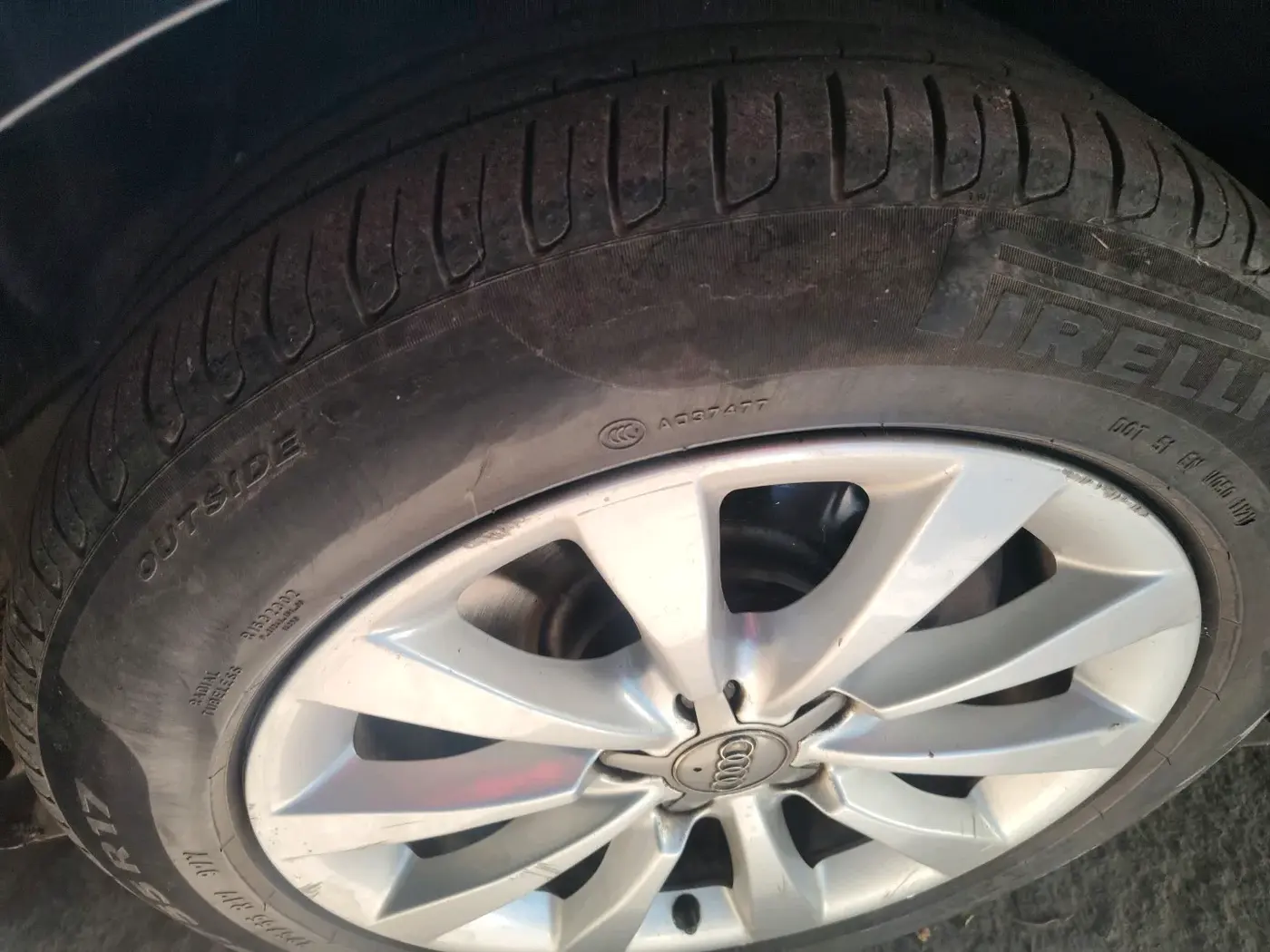 2012 Audi A6 2.0 TDI PREMIUM PLUS, Diesel, Automatic, 1,32,715 km, tyre