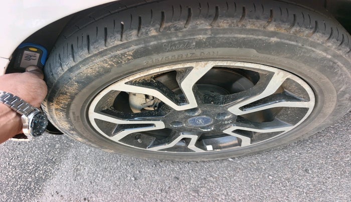 2019 Ford Ecosport TITANIUM 1.5L SIGNATURE EDITION (SUNROOF) DIESEL, Diesel, Manual, 1,00,861 km, tyre