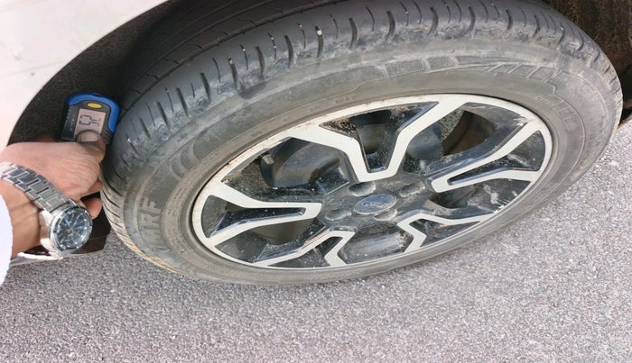 2019 Ford Ecosport TITANIUM 1.5L SIGNATURE EDITION (SUNROOF) DIESEL, Diesel, Manual, 1,00,861 km, tyre