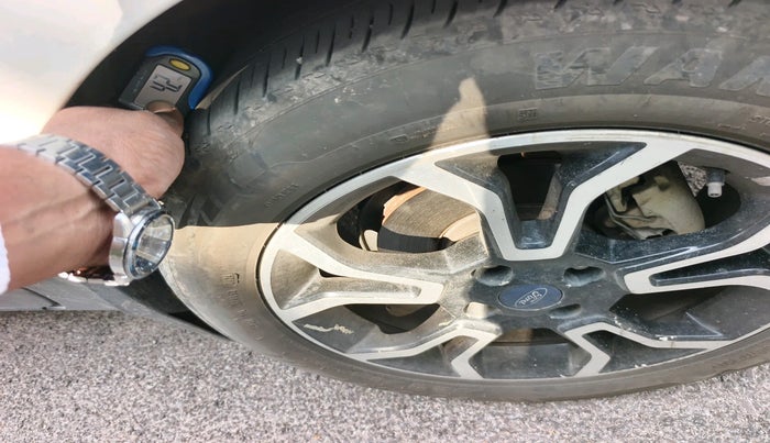 2019 Ford Ecosport TITANIUM 1.5L SIGNATURE EDITION (SUNROOF) DIESEL, Diesel, Manual, 1,00,861 km, tyre