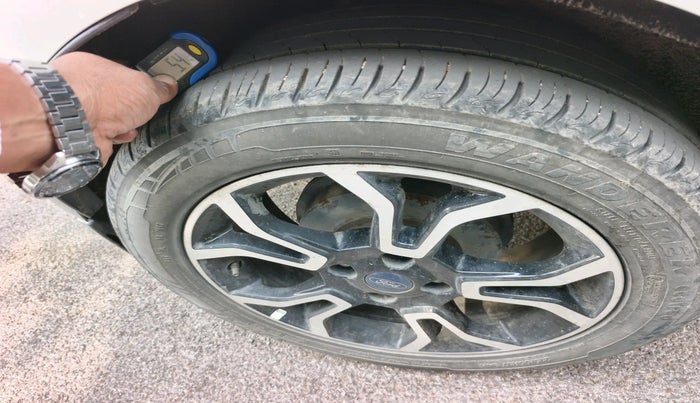 2019 Ford Ecosport TITANIUM 1.5L SIGNATURE EDITION (SUNROOF) DIESEL, Diesel, Manual, 1,00,861 km, tyre