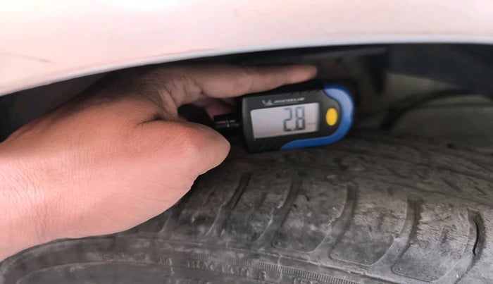 2019 Maruti Dzire LXI, Petrol, Manual, 54,492 km, tyre