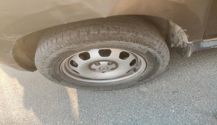 2015 Renault Duster 85 PS RXE DIESEL, Diesel, Manual, 96,595 km, tyre