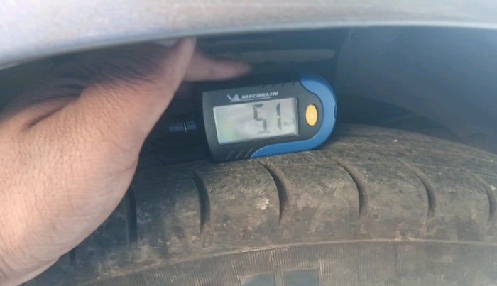 2019 Maruti Dzire LXI, Petrol, Manual, 98,000 km, tyre