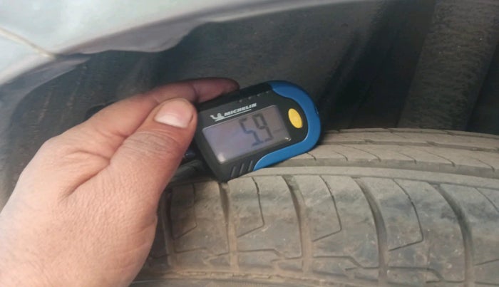 2019 Maruti Dzire LXI, Petrol, Manual, 98,000 km, tyre