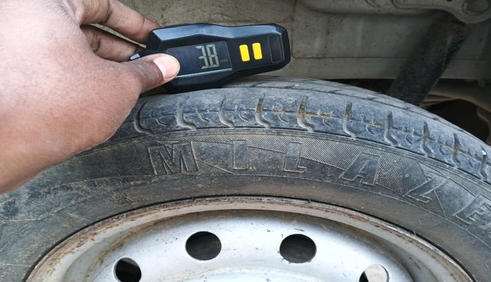 2012 Maruti Wagon R 1.0 LXI CNG, Petrol, Manual, 1,51,231 km, tyre