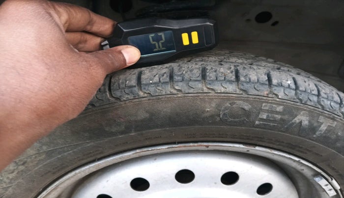 2012 Maruti Wagon R 1.0 LXI CNG, Petrol, Manual, 1,51,231 km, tyre