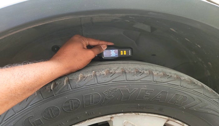 2012 Mahindra XUV500 W8, Diesel, Manual, 2,05,206 km, tyre