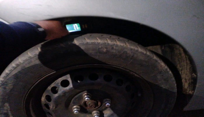 2019 Hyundai Xcent S 1.2, Petrol, Manual, 1,00,573 km, tyre