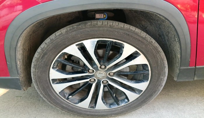 2021 MG HECTOR PLUS Sharp Pro 1.5 Turbo Petrol CVT 6 STR, Petrol, Automatic, 1,25,241 km, tyre