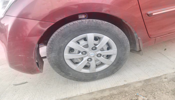 2015 Hyundai Eon ERA +, Petrol, Manual, 1,03,839 km, tyre