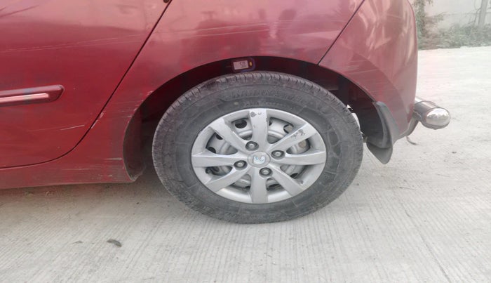 2015 Hyundai Eon ERA +, Petrol, Manual, 1,03,839 km, tyre