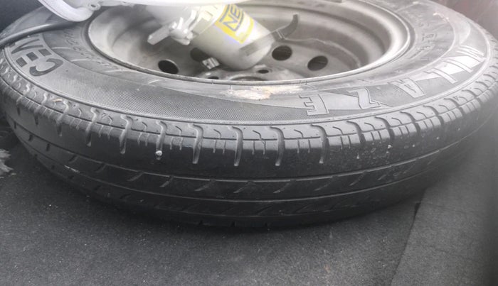 2015 Hyundai Eon ERA +, Petrol, Manual, 1,03,839 km, tyre