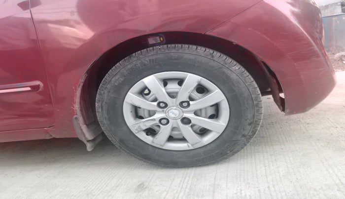 2015 Hyundai Eon ERA +, Petrol, Manual, 1,03,839 km, tyre