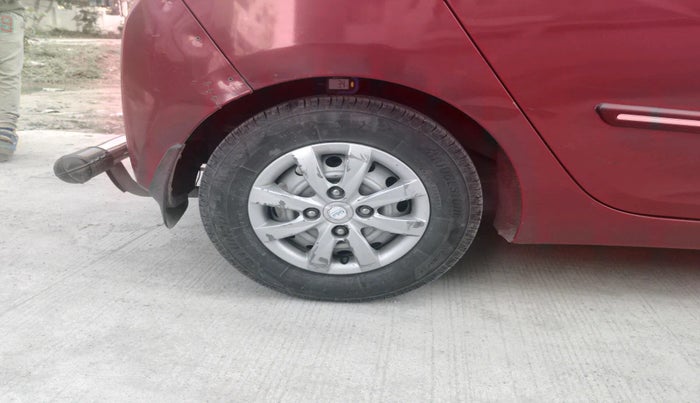 2015 Hyundai Eon ERA +, Petrol, Manual, 1,03,839 km, tyre