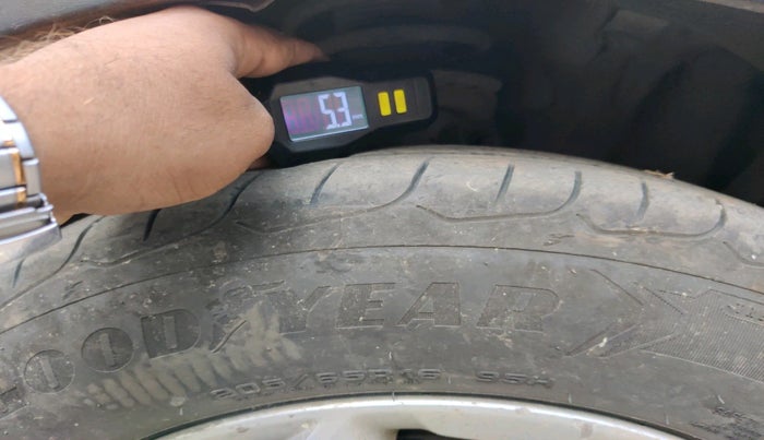 2016 Hyundai Creta SX PLUS 1.6 PETROL, Petrol, Manual, 1,01,631 km, tyre