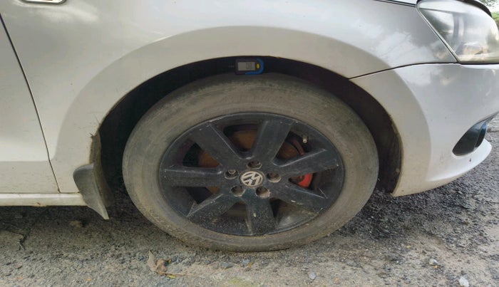 2010 Volkswagen Vento HIGHLINE 1.6 MPI, Petrol, Manual, 1,06,277 km, tyre