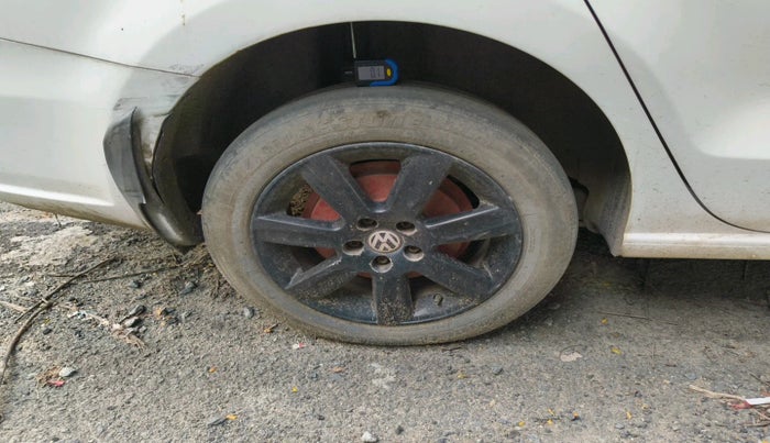 2010 Volkswagen Vento HIGHLINE 1.6 MPI, Petrol, Manual, 1,06,277 km, tyre