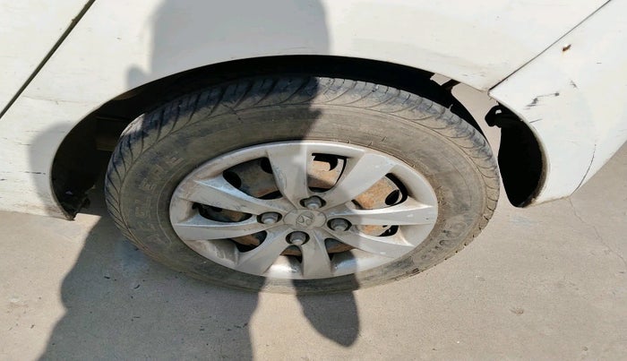 2013 Hyundai Eon MAGNA +, Petrol, Manual, 1,22,768 km, tyre