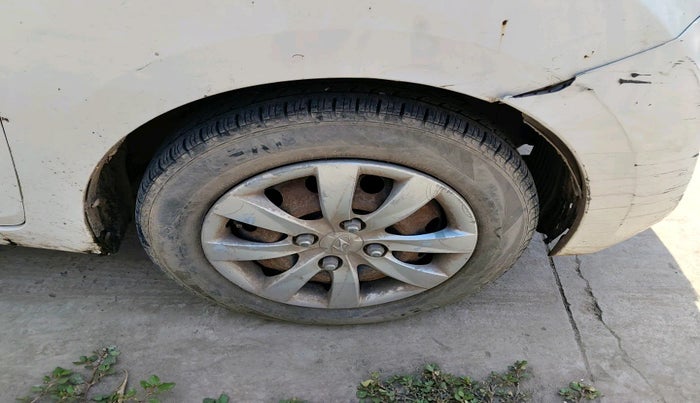 2013 Hyundai Eon MAGNA +, Petrol, Manual, 1,22,768 km, tyre