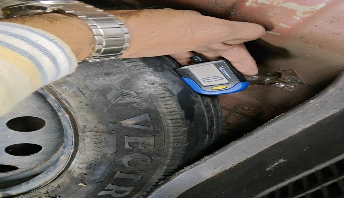 2011 Hyundai i20 SPORTZ (O) 1.2, Petrol, Manual, 77,100 km, tyre