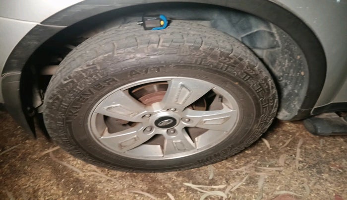 2012 Mahindra XUV500 W8, Diesel, Manual, 1,39,029 km, tyre