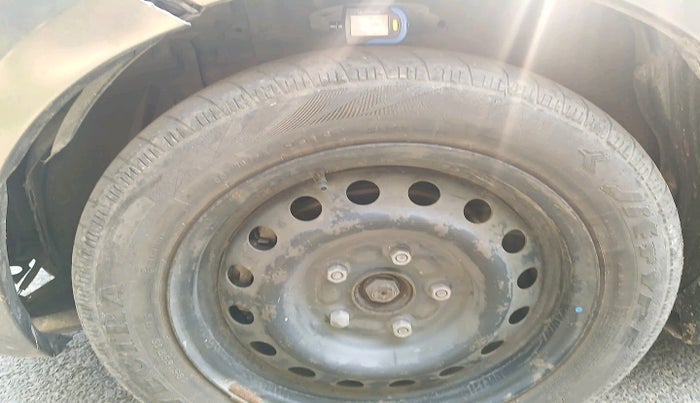 2014 Maruti Ertiga VXI, Petrol, Manual, 52,104 km, tyre