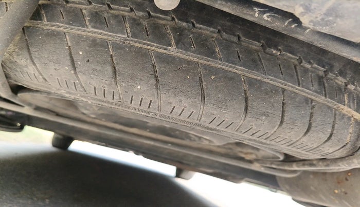 2014 Maruti Ertiga VXI, Petrol, Manual, 52,104 km, tyre