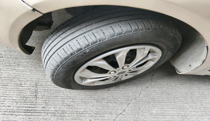 2011 Maruti SX4 VXI CNG, CNG, Manual, 1,12,000 km, tyre