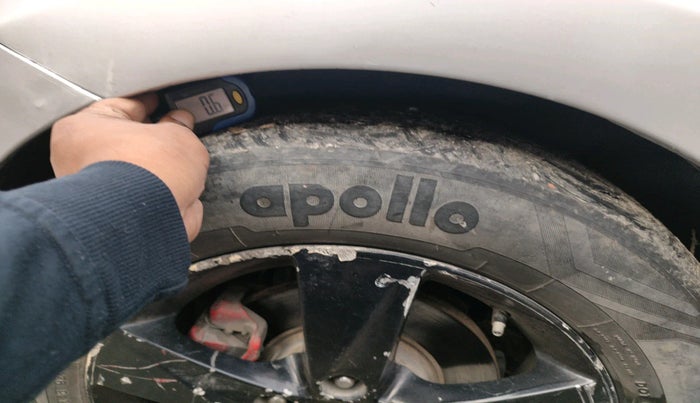 2014 Hyundai New Elantra 1.6 SX MT DIESEL, Diesel, Manual, 1,03,614 km, tyre