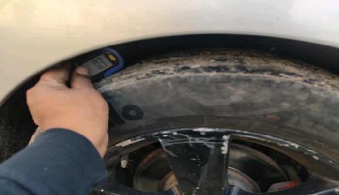 2014 Hyundai New Elantra 1.6 SX MT DIESEL, Diesel, Manual, 1,03,614 km, tyre