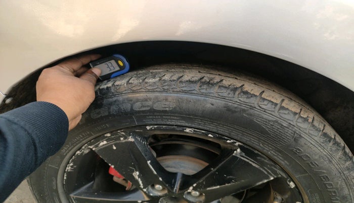 2014 Hyundai New Elantra 1.6 SX MT DIESEL, Diesel, Manual, 1,03,614 km, tyre