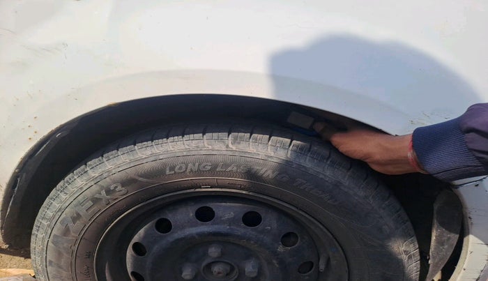 2011 Maruti Ritz VDI, Diesel, Manual, 1,08,064 km, tyre