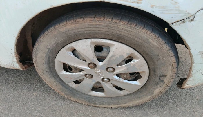 2011 Hyundai i10 MAGNA 1.1, Petrol, Manual, 1,89,398 km, tyre