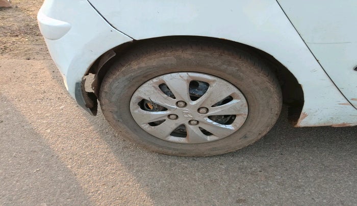 2011 Hyundai i10 MAGNA 1.1, Petrol, Manual, 1,89,398 km, tyre