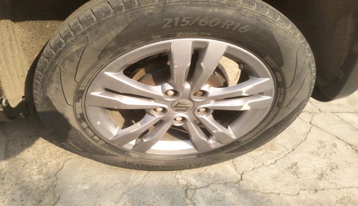 2016 Maruti Vitara Brezza ZDI PLUS DUAL TONE, Diesel, Manual, 1,06,103 km, tyre