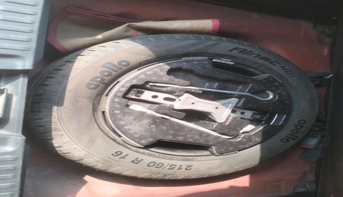 2016 Maruti Vitara Brezza ZDI PLUS DUAL TONE, Diesel, Manual, 1,06,103 km, tyre