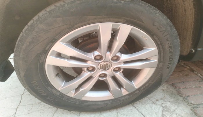 2016 Maruti Vitara Brezza ZDI PLUS DUAL TONE, Diesel, Manual, 1,06,103 km, tyre