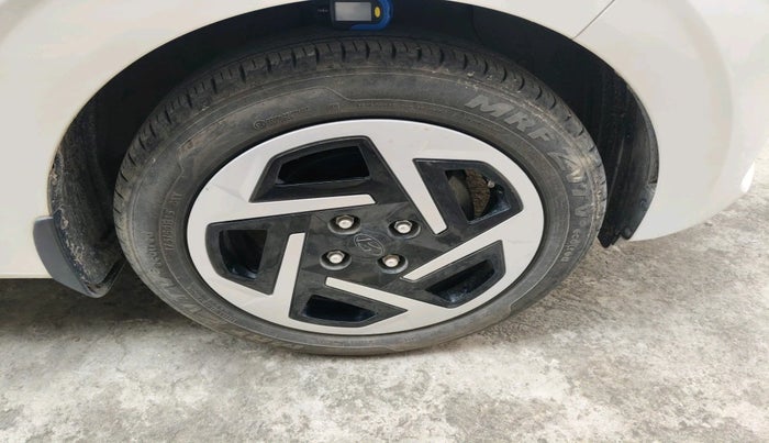 2024 Hyundai GRAND I10 NIOS SPORTZ AMT 1.2 KAPPA VTVT, Petrol, Automatic, 21,321 km, tyre