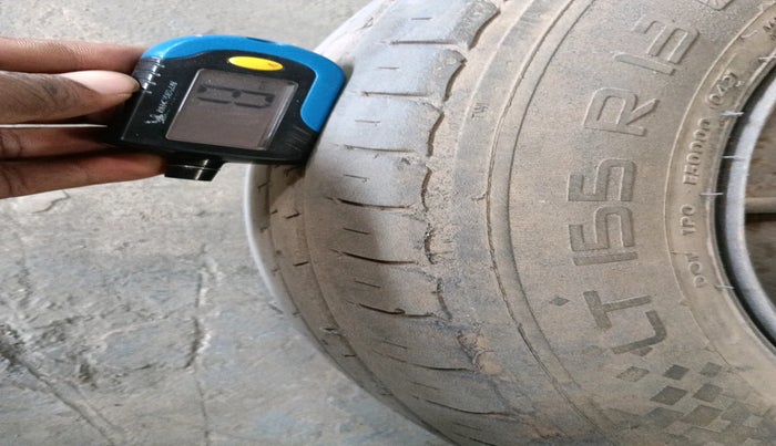 2018 Maruti Eeco 7 STR, Petrol, Manual, 1,48,662 km, tyre