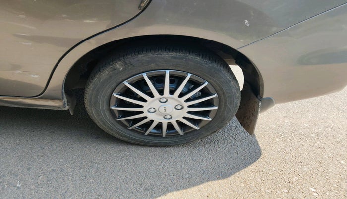 2015 Honda Amaze 1.2L I-VTEC S, Petrol, Manual, 1,36,757 km, tyre