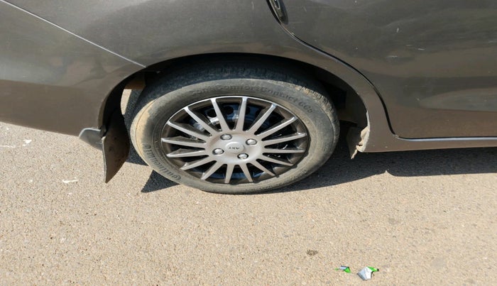 2015 Honda Amaze 1.2L I-VTEC S, Petrol, Manual, 1,36,757 km, tyre